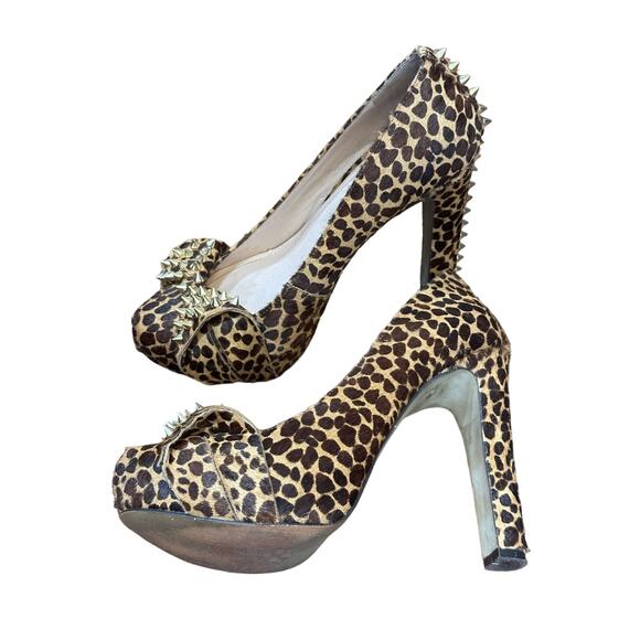 Vince Camuto Sz.8 Leopard Print Statement Heels Gold Spikes Calf Hair Bow Heels - Picture 15 of 15